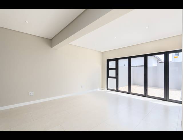 4 BEDROOM FREEHOLD FOR SALE IN SANDOWN